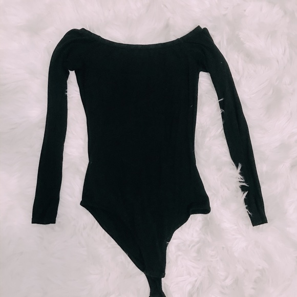 off shoulder bodysuit (back) | prettylittlething - Picture 1 of 3